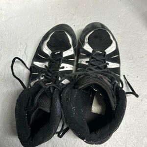 Used men’s wrestling shoes